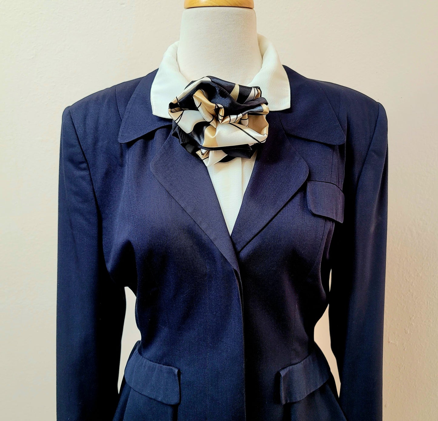 Geometric print lapel fashion brooch